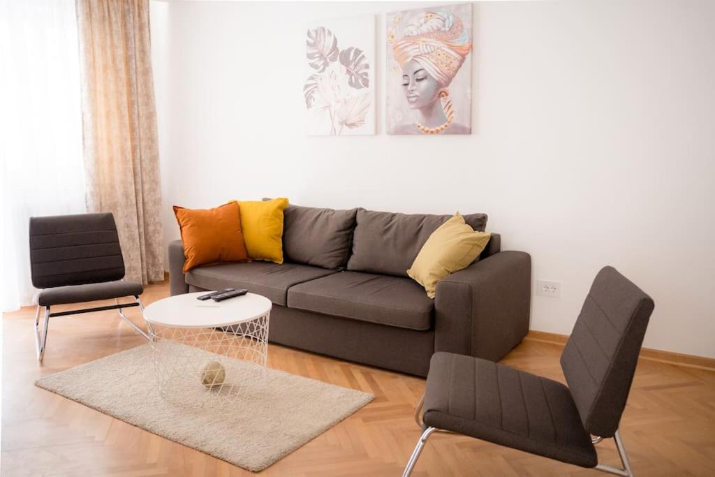 Downtown, Spacious, 2 Bedroom Apartment เบลเกรด ภายนอก รูปภาพ